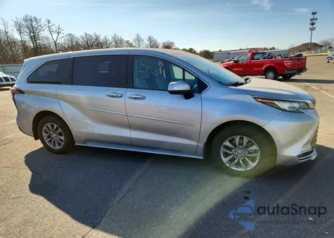 2021 Toyota Sienna Xle 7-Passenger z USA, uszkodzony, nr VIN 5TDYSKFCXMS015294